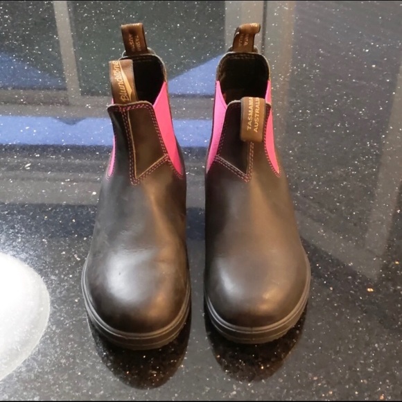 pink blundstone boots